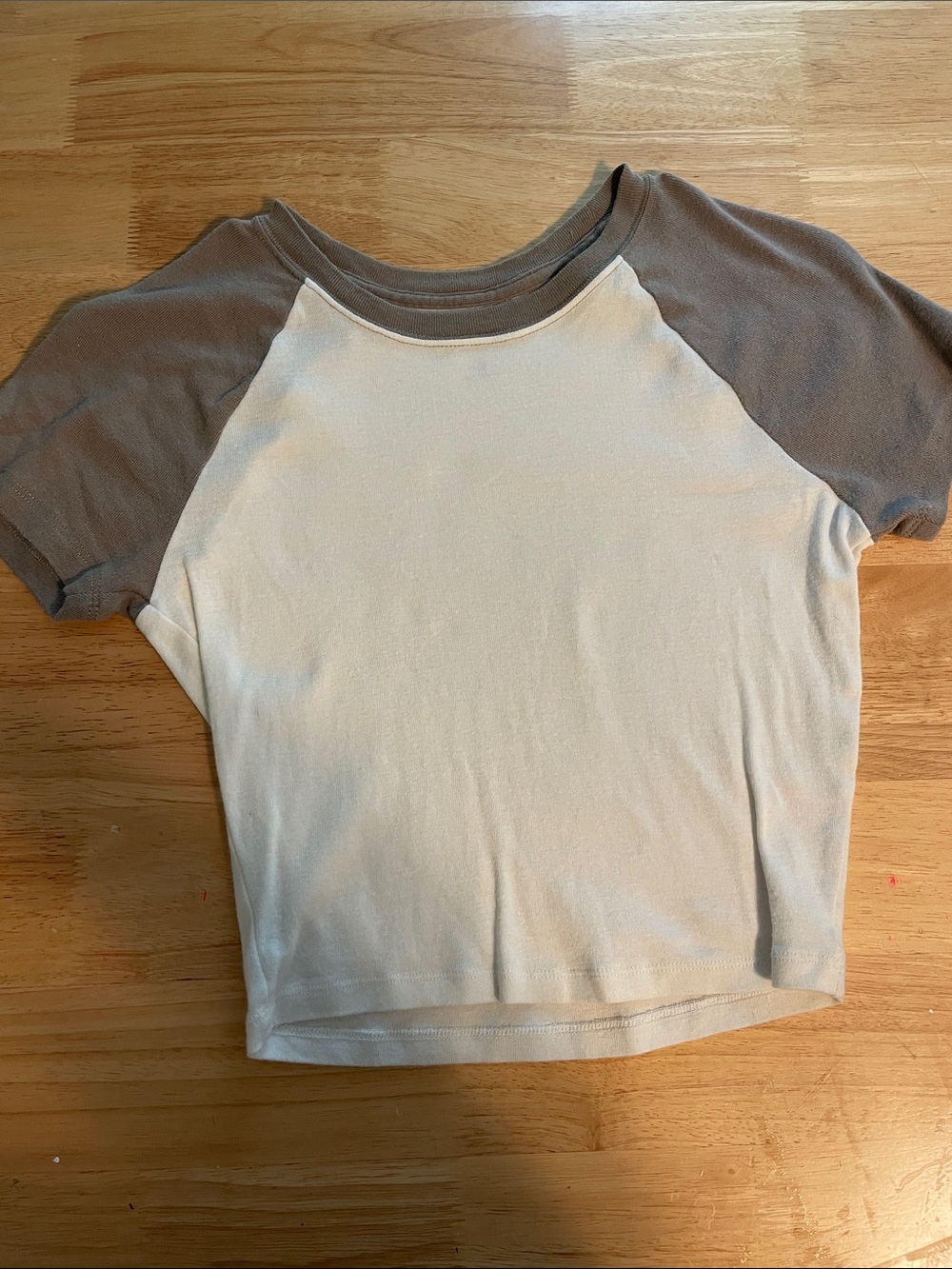 Hollister Two-Tone Crewneck Tee — Cream & Taupe
